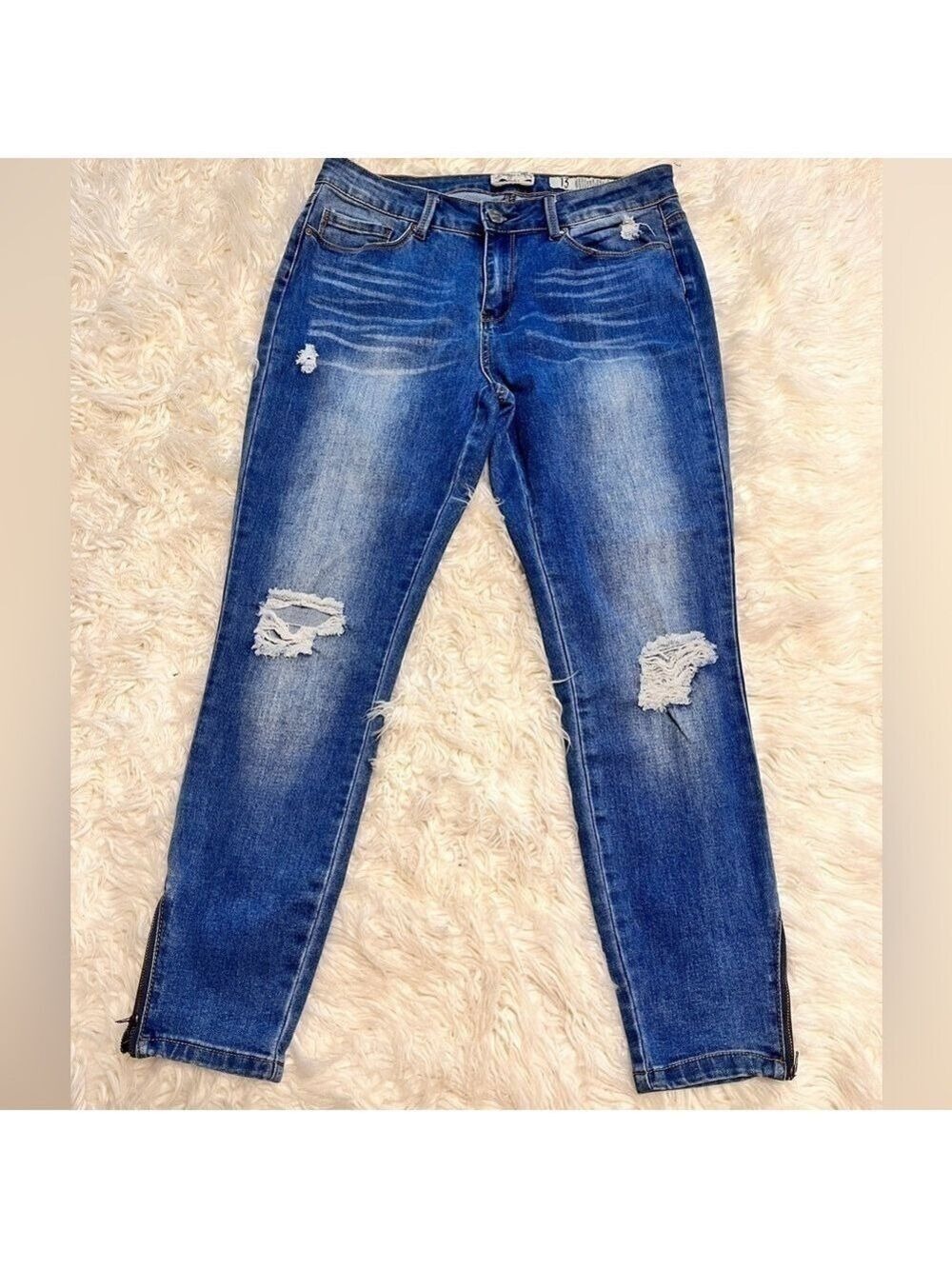 Indigo Rein Women’s Distressed Stretch Anklet Jeans. Size 13